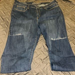 Universal thread medium wash slim jeans, cut with straight frayed  bottoms